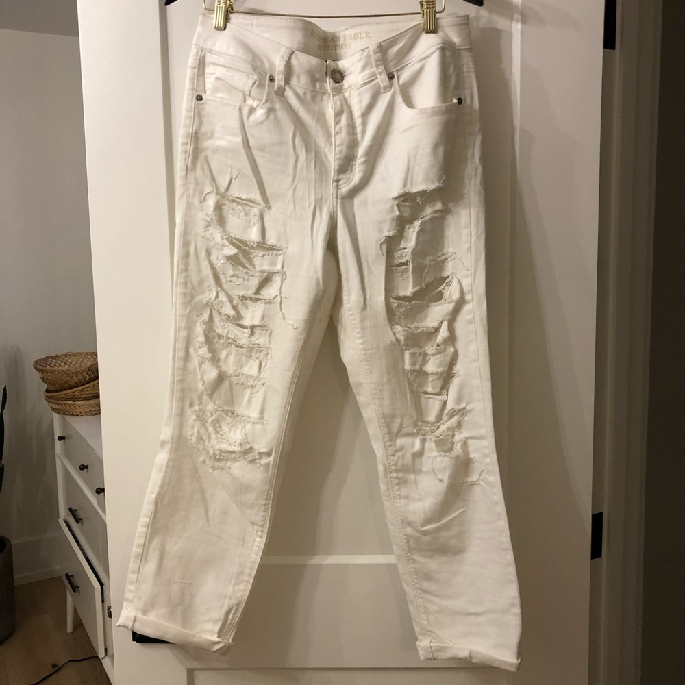 White ripped relaxed jeans